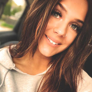 Meet your Posher, Michaela